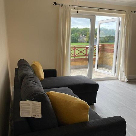 Large, Spacious 3 Bedroom Sleeps 6, Apartment For Contractors And Holidays In Lewisham, Greater London - 1 Free Parking Space & Free Wifi Luaran gambar