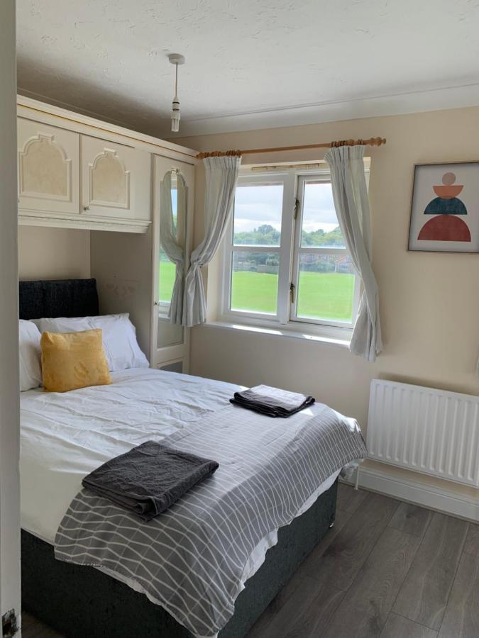 Large, Spacious 3 Bedroom Sleeps 6, Apartment For Contractors And Holidays In Lewisham, Greater London - 1 Free Parking Space & Free Wifi Luaran gambar